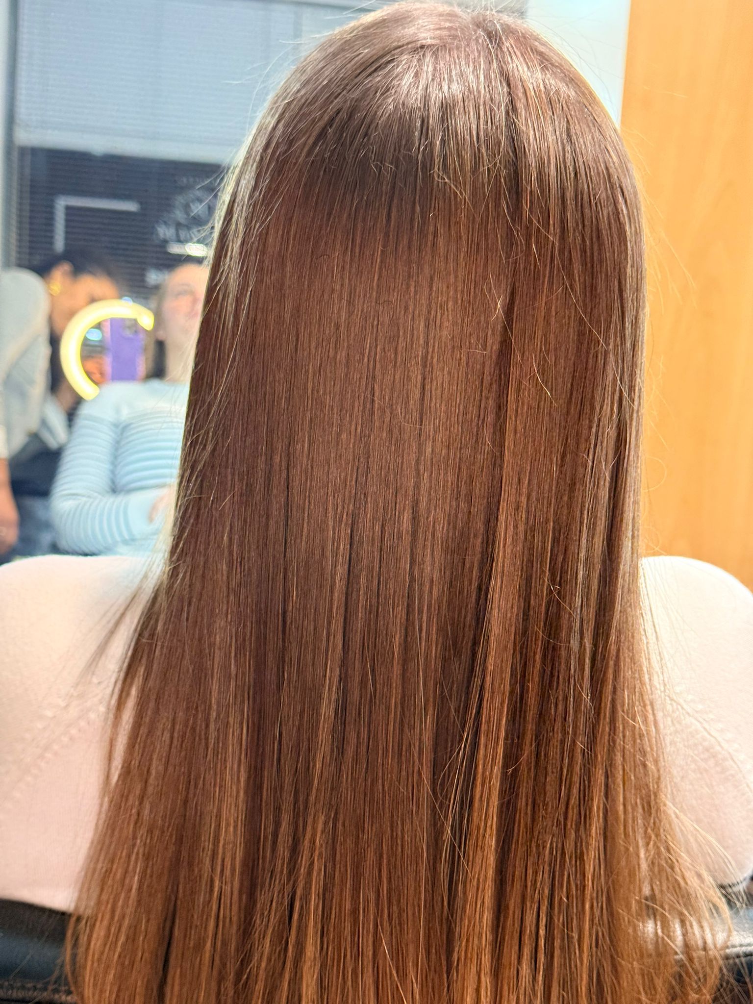 Loira natural com liso brilhante no Studio Maria's Beauty